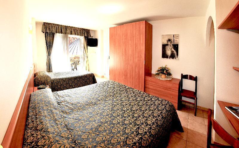 Hotel Alpen Andalo Esterno foto