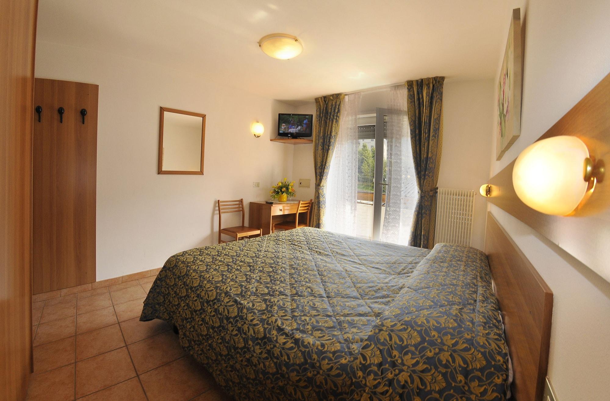 Hotel Alpen Andalo Esterno foto