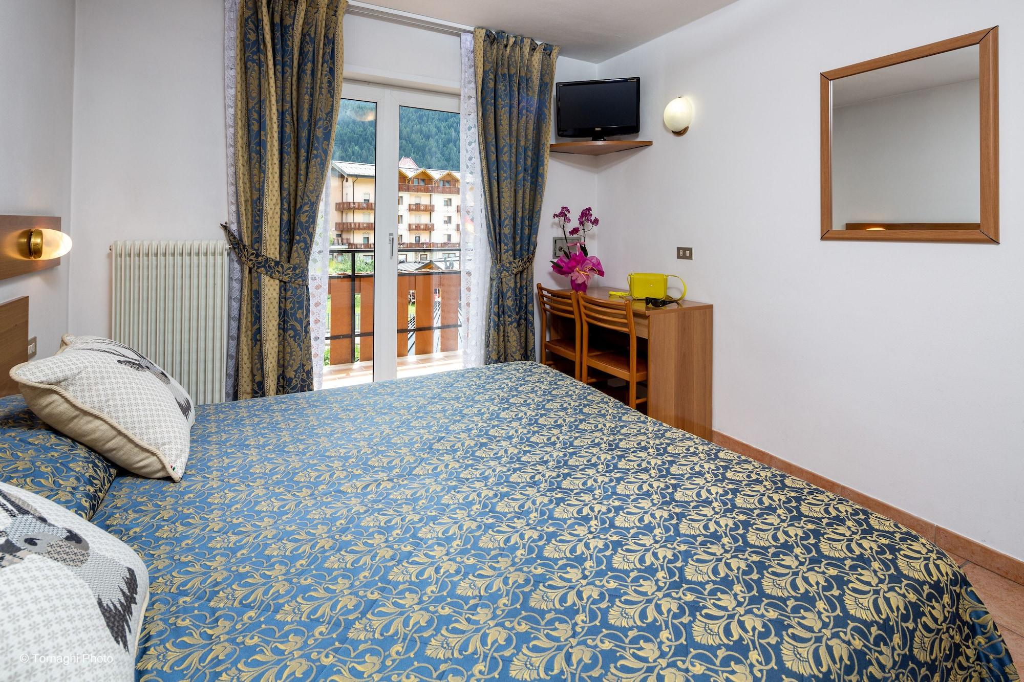 Hotel Alpen Andalo Esterno foto
