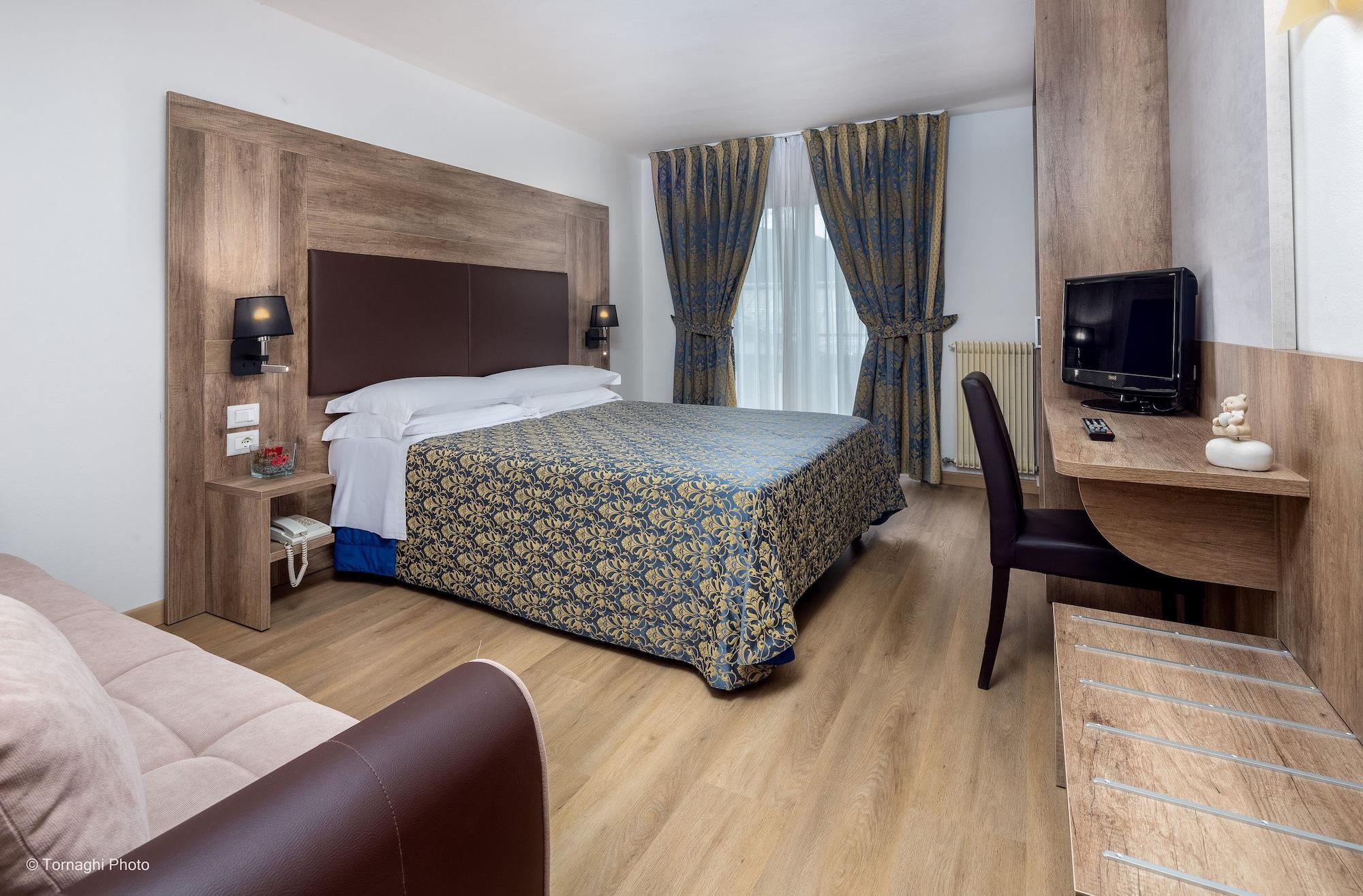 Hotel Alpen Andalo Esterno foto