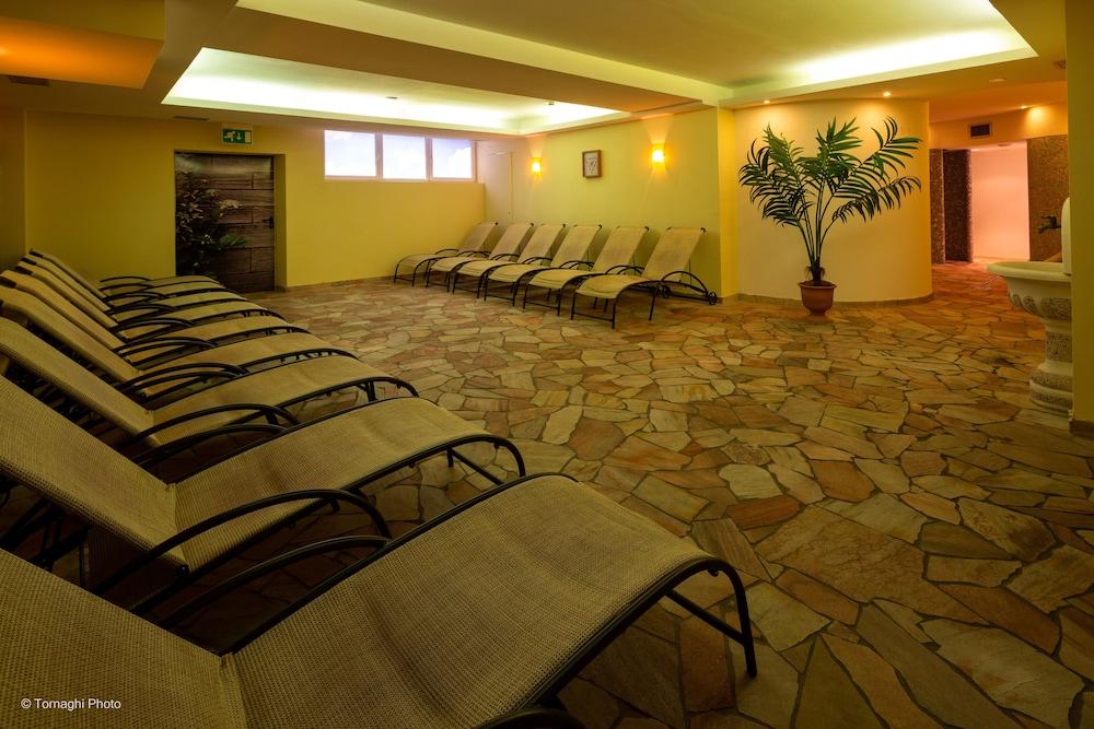 Hotel Alpen Andalo Esterno foto